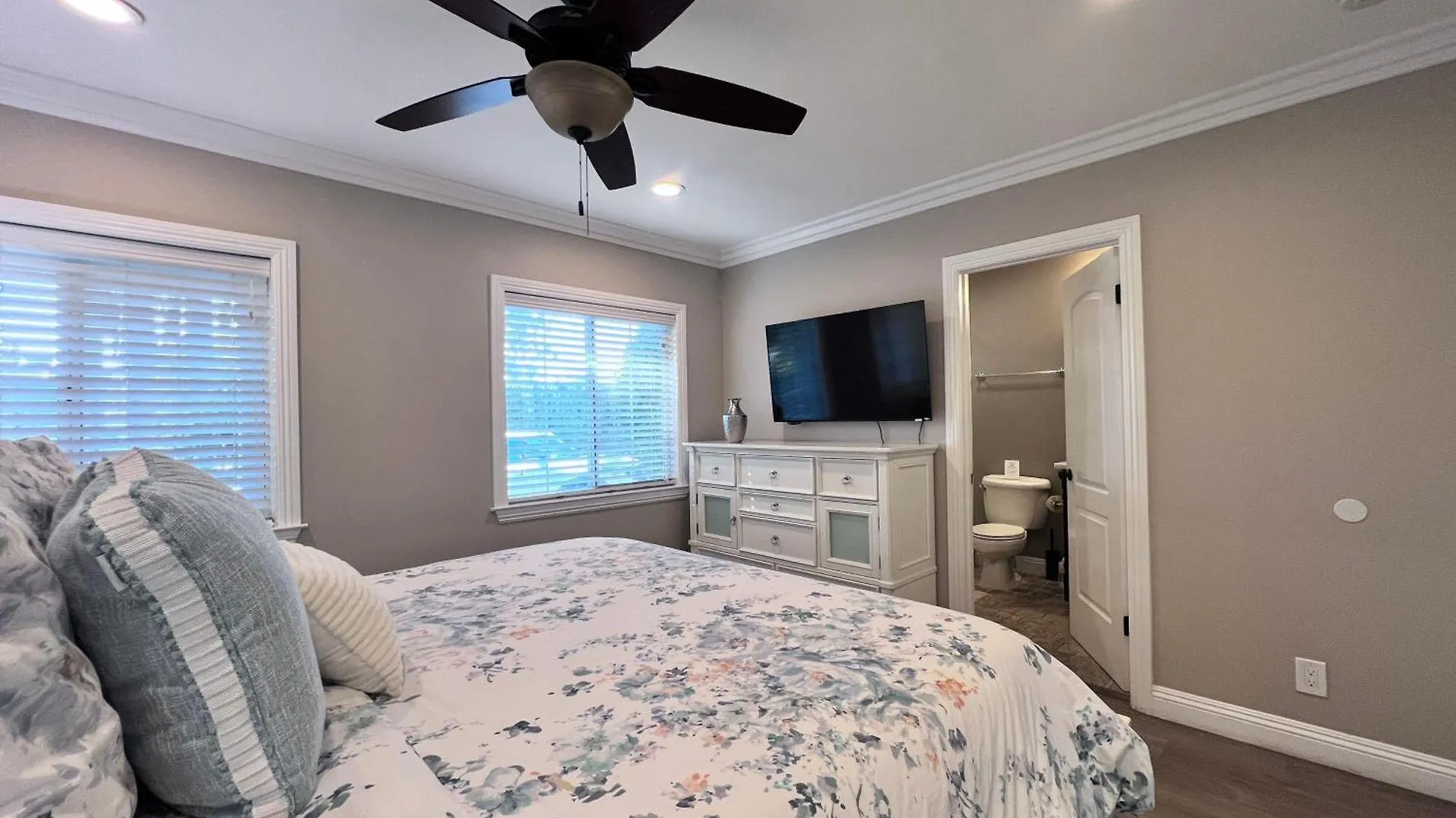 Destination #32 Villa Anaheim