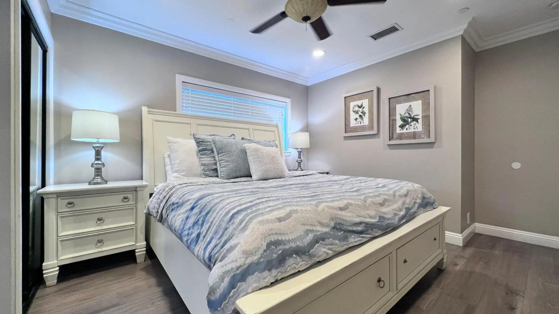 Destination #32 Villa Anaheim 0*,