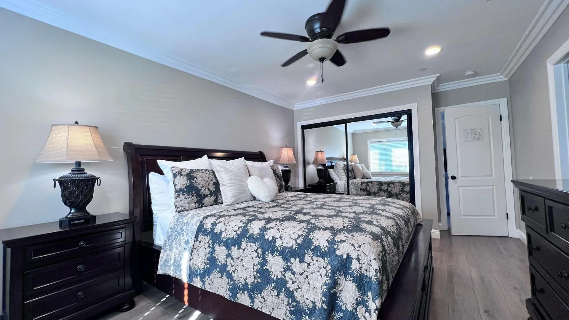 Destination #32 Villa Anaheim